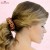 Miodowa satynowa gumka scrunchie – zdjęcie 2