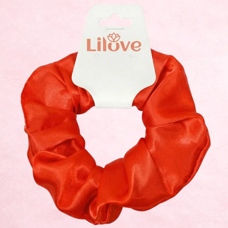 Czerwona satynowa gumka scrunchie – zdjęcie 6