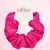 Neonowa różowa gumka scrunchie – zdjęcie 6