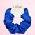 Niebieska satynowa gumka scrunchie – zdjęcie 6
