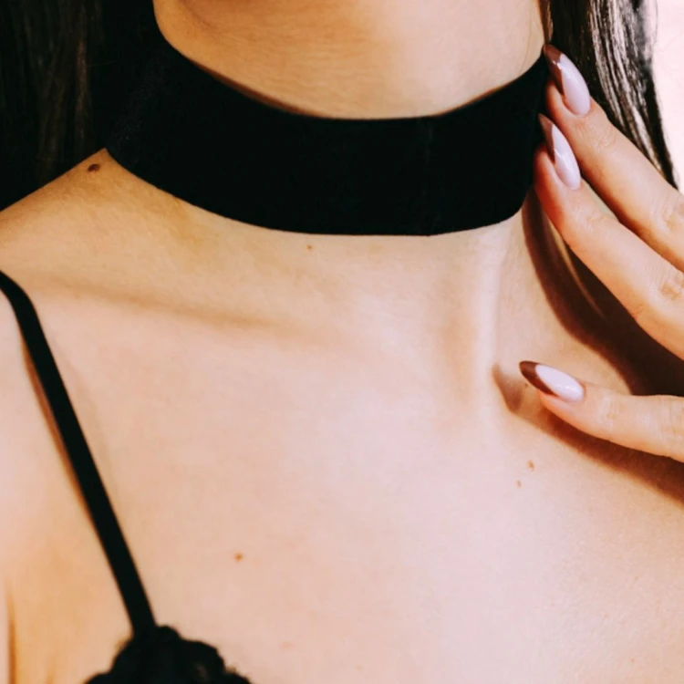 Choker naszyjnik czarny srebrny regulowany na szyję - aksamitny, elegancki – zdjęcie 4