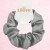 Jasnoszara satynowa gumka scrunchie | Lilove – zdjęcie 6