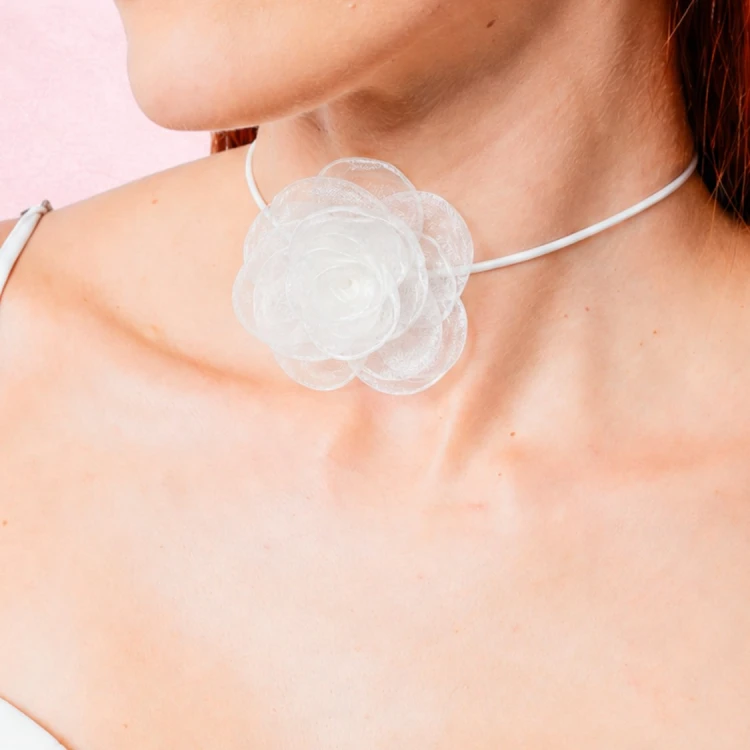 Choker naszyjnik biały długi sznurek z szyfonową różą - elegancki efektowny – zdjęcie 3