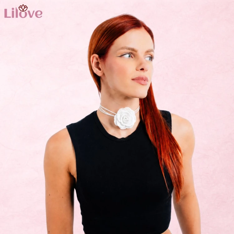 Choker naszyjnik biały długi sznurek z kwiatem róży - elegancki, efektowny – zdjęcie 4